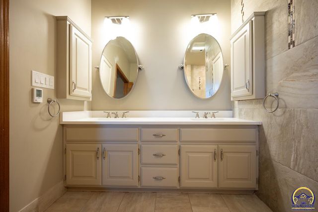 8200 SW 37th ST, Topeka, KS 66614