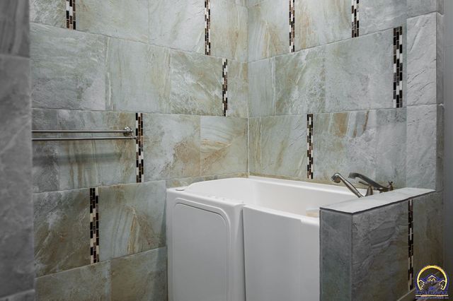 8200 SW 37th ST, Topeka, KS 66614