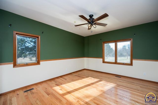 8200 SW 37th ST, Topeka, KS 66614