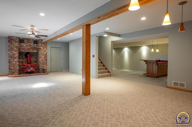 8200 SW 37th ST, Topeka, KS 66614