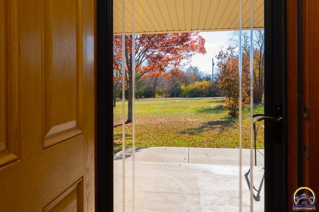 8200 SW 37th ST, Topeka, KS 66614