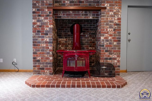 8200 SW 37th ST, Topeka, KS 66614