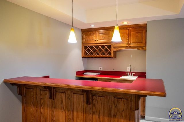 8200 SW 37th ST, Topeka, KS 66614