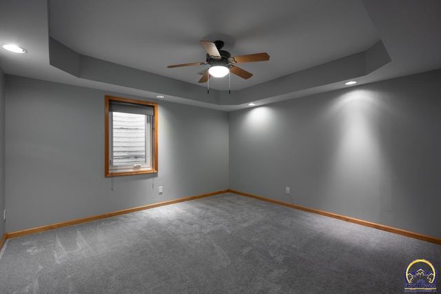 8200 SW 37th ST, Topeka, KS 66614