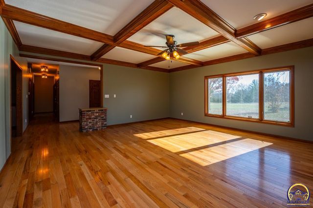 8200 SW 37th ST, Topeka, KS 66614