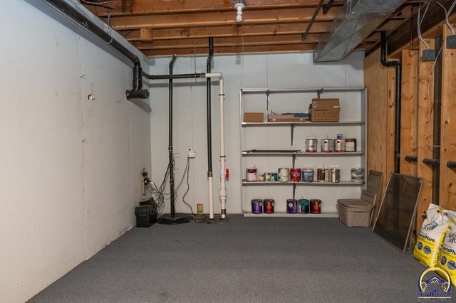 8200 SW 37th ST, Topeka, KS 66614