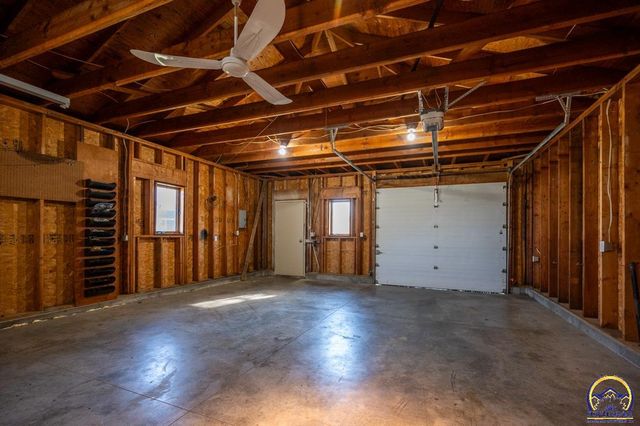 8200 SW 37th ST, Topeka, KS 66614