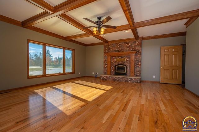 8200 SW 37th ST, Topeka, KS 66614