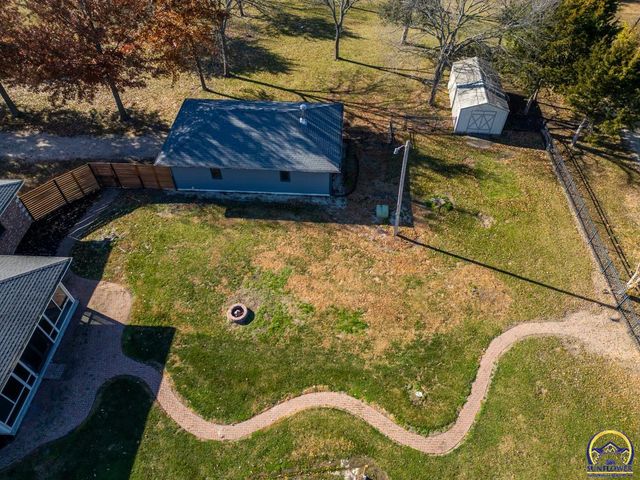 8200 SW 37th ST, Topeka, KS 66614