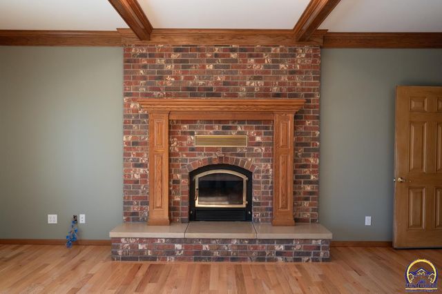 8200 SW 37th ST, Topeka, KS 66614