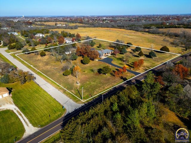 8200 SW 37th ST, Topeka, KS 66614