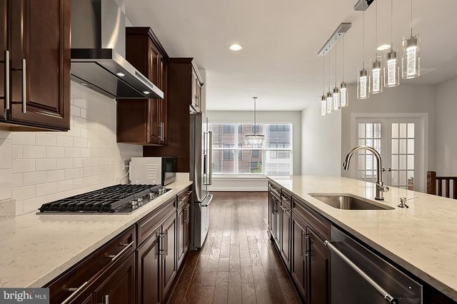 6230 ALMERICO PL, Alexandria, VA 22312