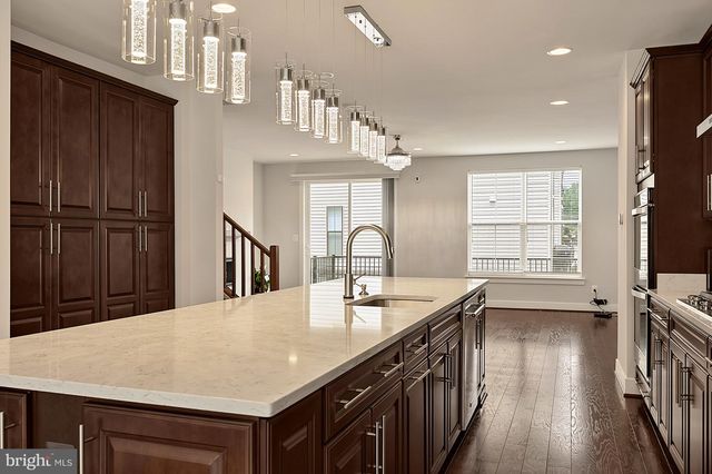 6230 ALMERICO PL, Alexandria, VA 22312