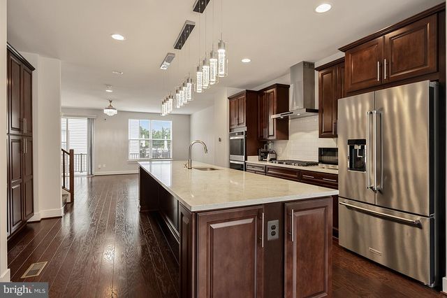 6230 ALMERICO PL, Alexandria, VA 22312