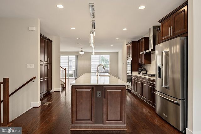 6230 ALMERICO PL, Alexandria, VA 22312