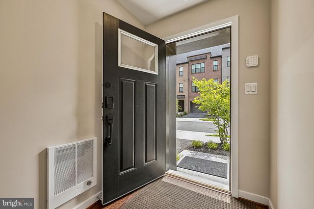 6230 ALMERICO PL, Alexandria, VA 22312