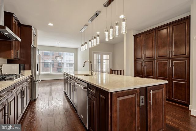 6230 ALMERICO PL, Alexandria, VA 22312