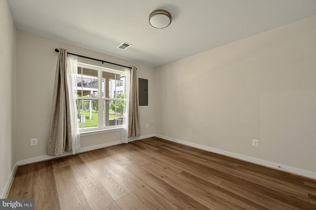 6230 ALMERICO PL, Alexandria, VA 22312