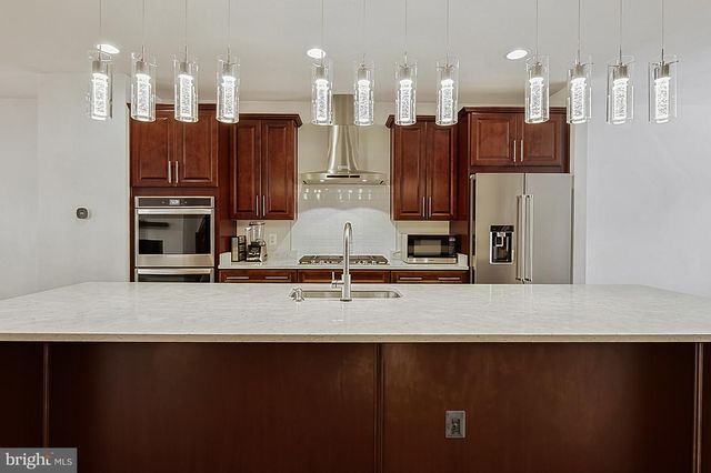 6230 ALMERICO PL, Alexandria, VA 22312