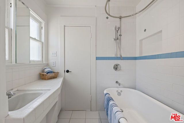 2213 Arizona Avenue, Santa Monica, CA 90404