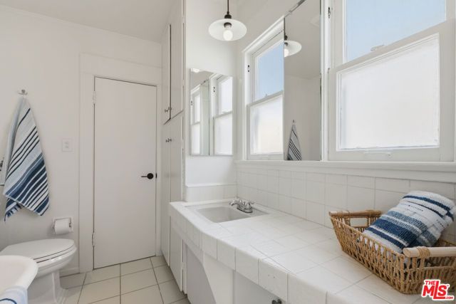 2213 Arizona Avenue, Santa Monica, CA 90404