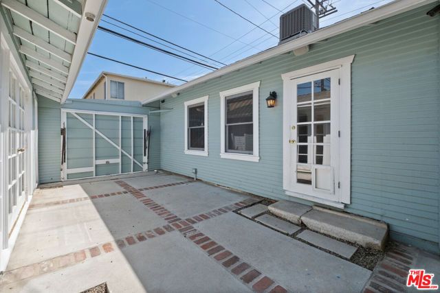 2213 Arizona Avenue, Santa Monica, CA 90404