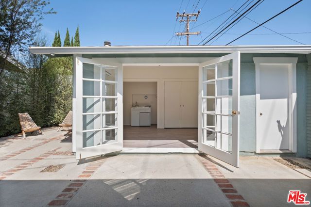 2213 Arizona Avenue, Santa Monica, CA 90404