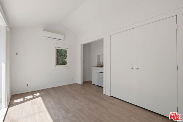 2213 Arizona Avenue, Santa Monica, CA 90404