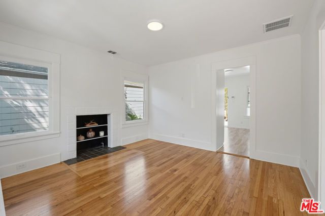 2213 Arizona Avenue, Santa Monica, CA 90404