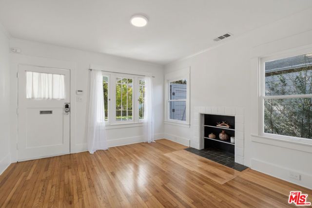 2213 Arizona Avenue, Santa Monica, CA 90404