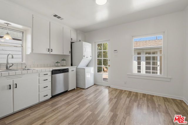 2213 Arizona Avenue, Santa Monica, CA 90404