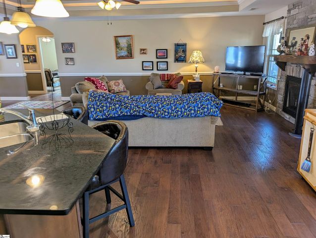 215 Longmont Drive, Boiling Springs, SC 29316