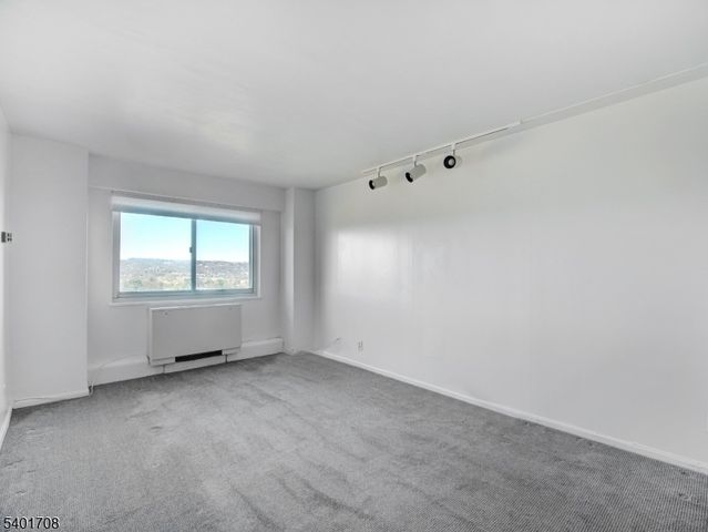 377 S Harrison St 16O 16O, East Orange City, NJ 07018