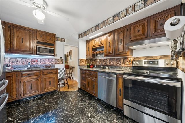 704 Macfarlane Dr, Penn Hills, PA 15235