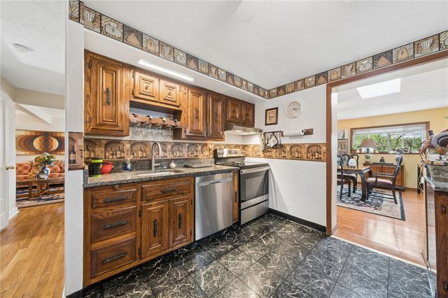 704 Macfarlane Dr, Penn Hills, PA 15235