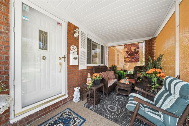 704 Macfarlane Dr, Penn Hills, PA 15235