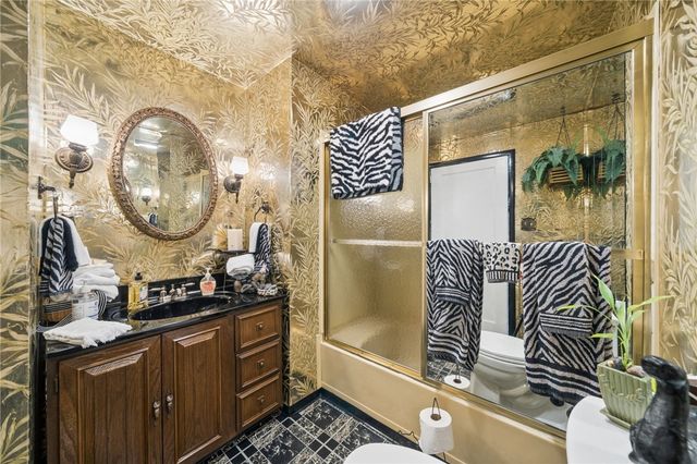 704 Macfarlane Dr, Penn Hills, PA 15235