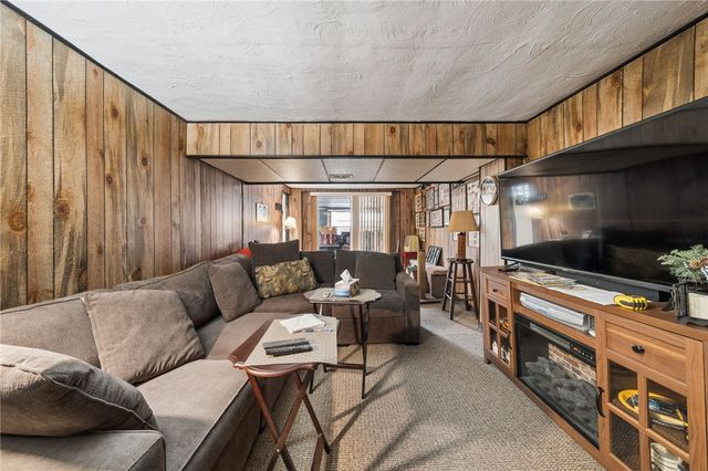 704 Macfarlane Dr, Penn Hills, PA 15235