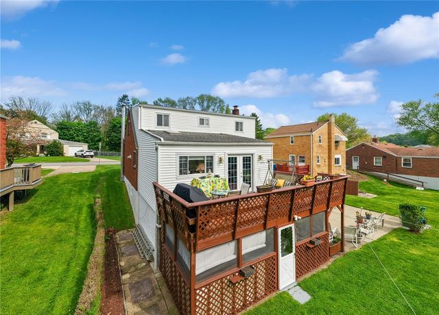 704 Macfarlane Dr, Penn Hills, PA 15235