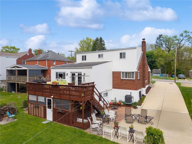 704 Macfarlane Dr, Penn Hills, PA 15235