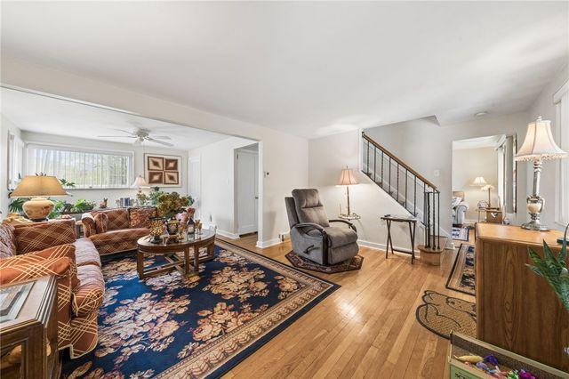 704 Macfarlane Dr, Penn Hills, PA 15235