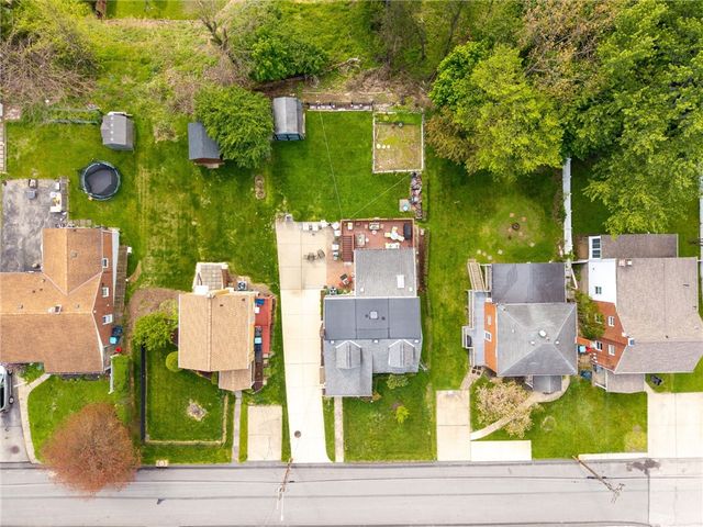 704 Macfarlane Dr, Penn Hills, PA 15235