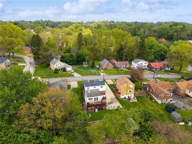704 Macfarlane Dr, Penn Hills, PA 15235