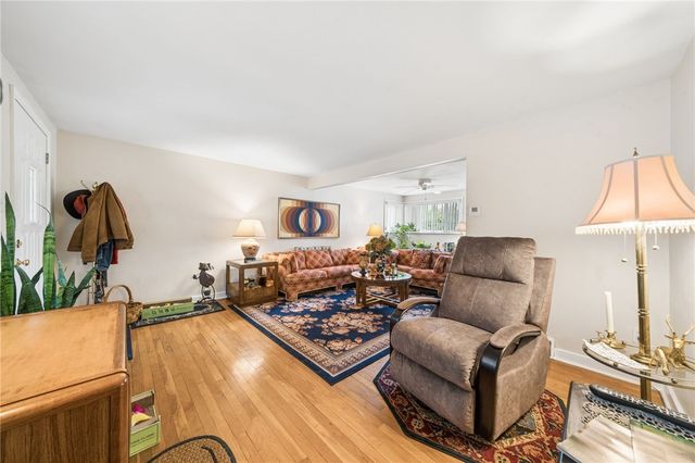 704 Macfarlane Dr, Penn Hills, PA 15235