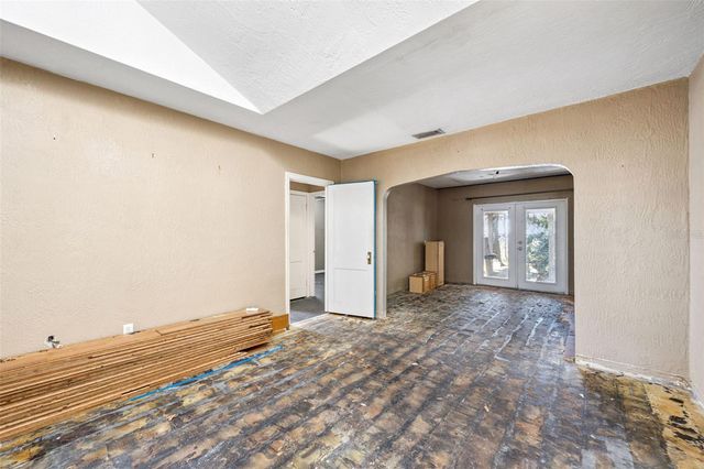 738 S MILLS AVENUE, Orlando, FL 32801