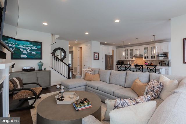1137 ESBENSHADE DR, Lancaster, PA 17601