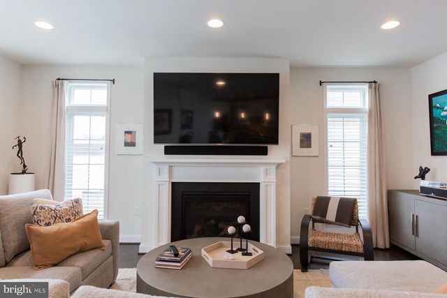 1137 ESBENSHADE DR, Lancaster, PA 17601