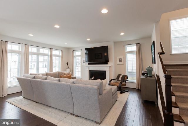 1137 ESBENSHADE DR, Lancaster, PA 17601