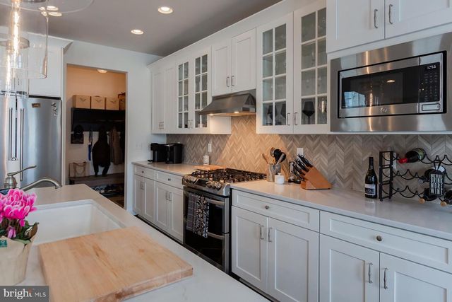 1137 ESBENSHADE DR, Lancaster, PA 17601