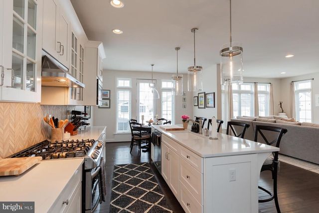 1137 ESBENSHADE DR, Lancaster, PA 17601
